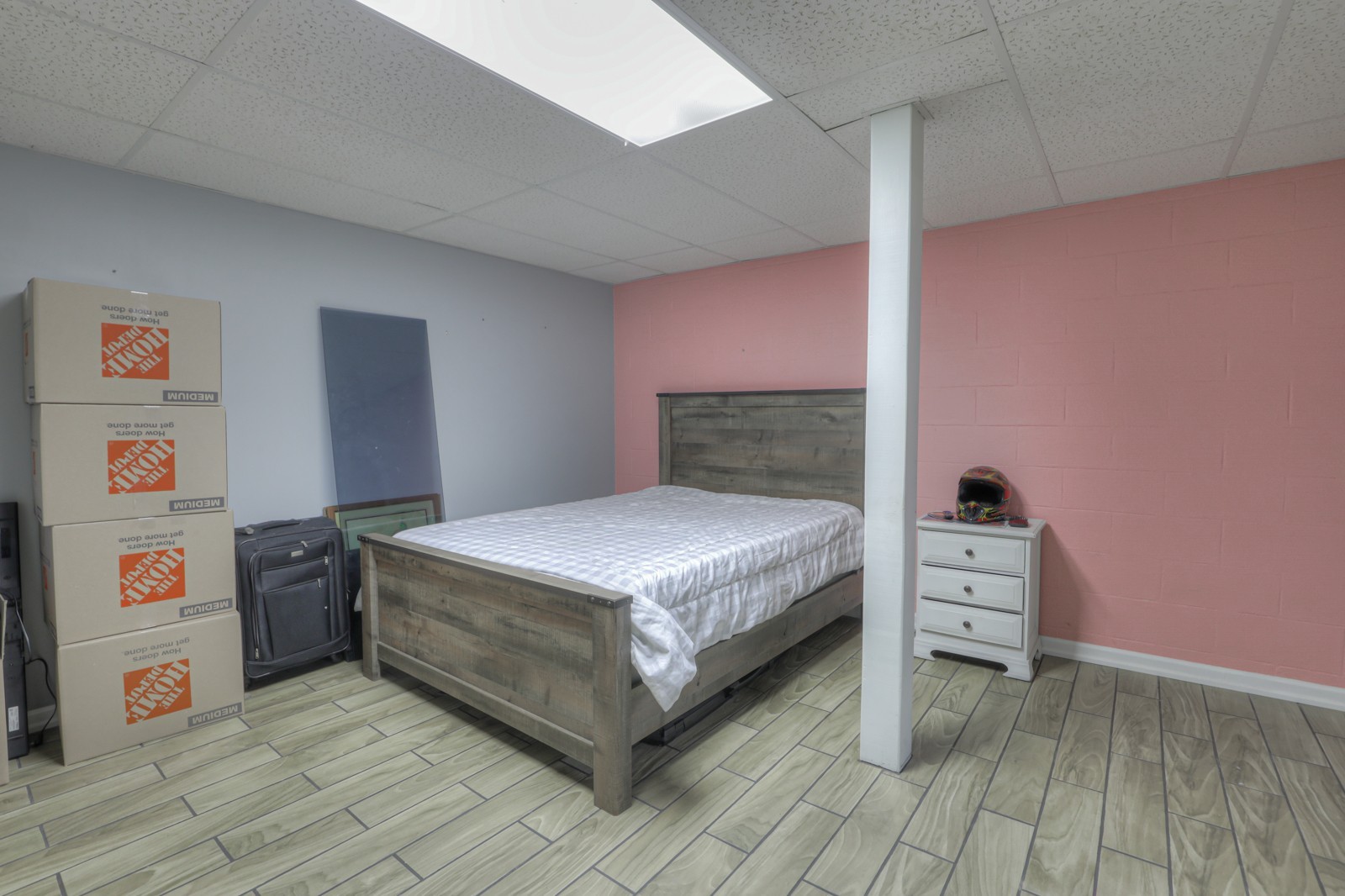 118 Robert Simmons Road Westmoreland, TN 37186 - Photo 38 of 82 a bedroom with a bed and a desk