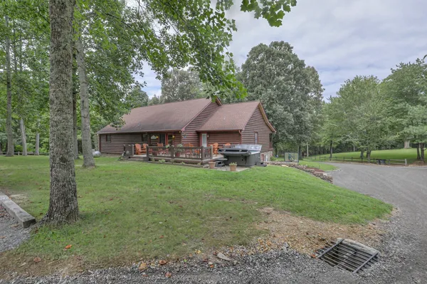 $950,000 | 118 Robert Simmons Road, Westmoreland, TN 37186