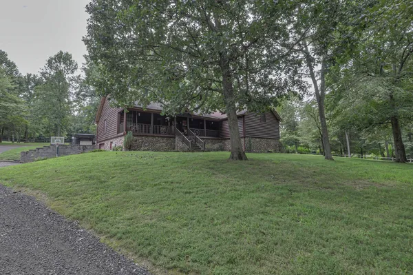 $950,000 | 118 Robert Simmons Road, Westmoreland, TN 37186