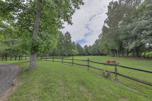 $950,000 | 118 Robert Simmons Road, Westmoreland, TN 37186