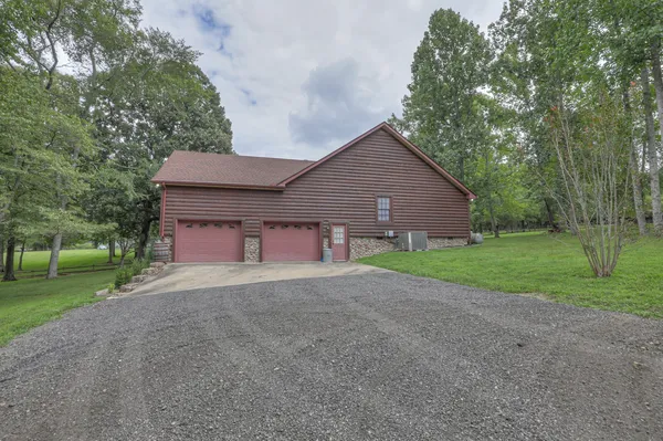 $950,000 | 118 Robert Simmons Road, Westmoreland, TN 37186
