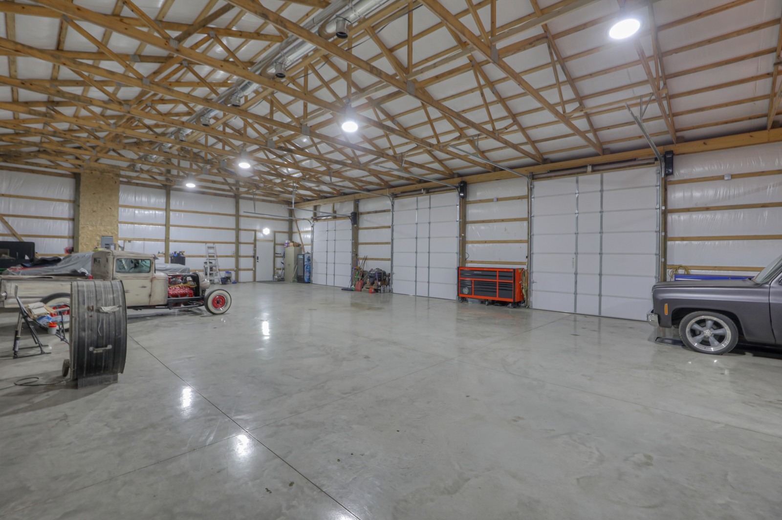 118 Robert Simmons Road Westmoreland, TN 37186 - Photo 57 of 82 a view of parking garage with cars