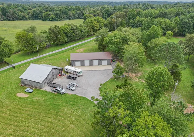 $995,000 | 118 Robert Simmons Road, Westmoreland, TN 37186