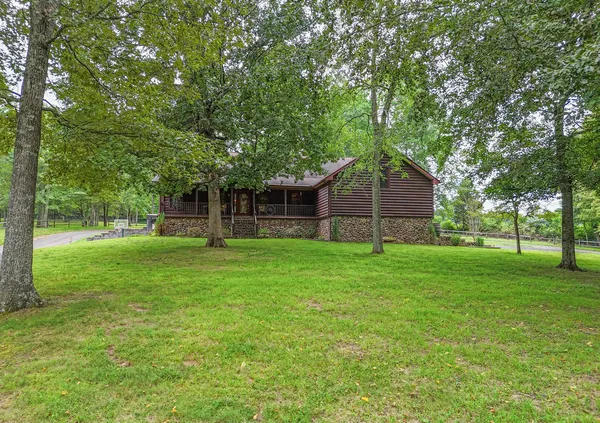 $950,000 | 118 Robert Simmons Road, Westmoreland, TN 37186