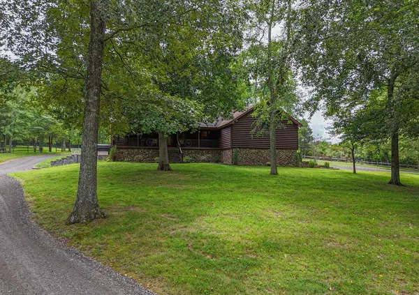 $950,000 | 118 Robert Simmons Road, Westmoreland, TN 37186