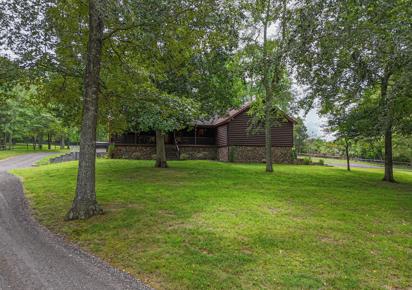 118 Robert Simmons Road Westmoreland, TN 37186 - Photo 65 of 82 a backyard of a house with plants and large tree