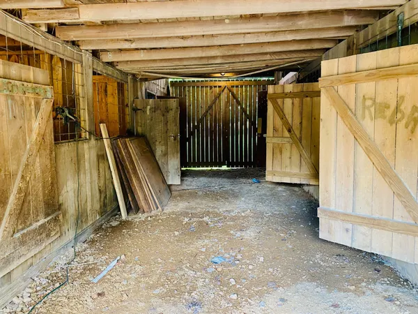 $950,000 | 118 Robert Simmons Road, Westmoreland, TN 37186