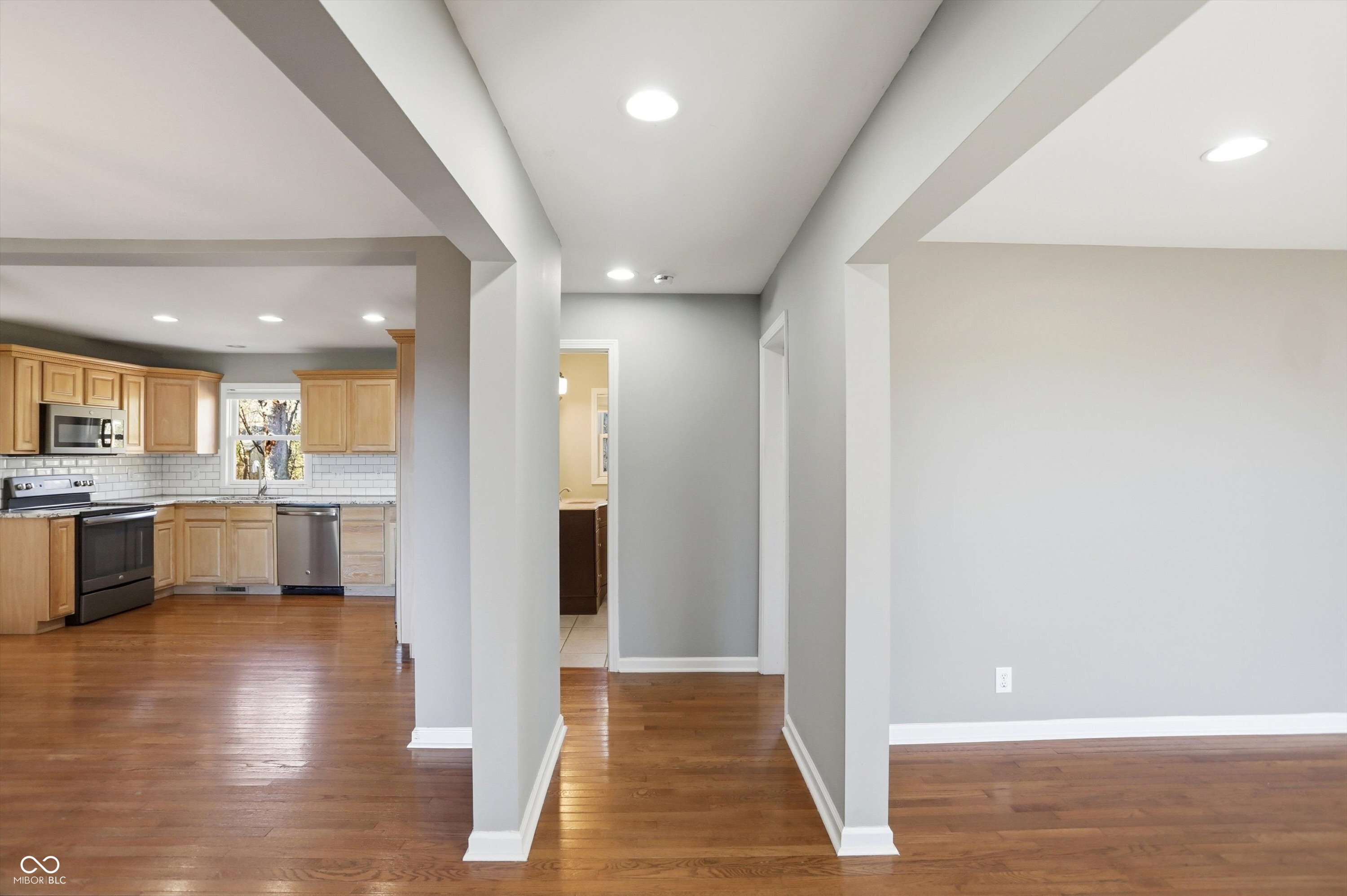 7026 Spring Mill Road Indianapolis, IN 46260 - Photo 5 of 48