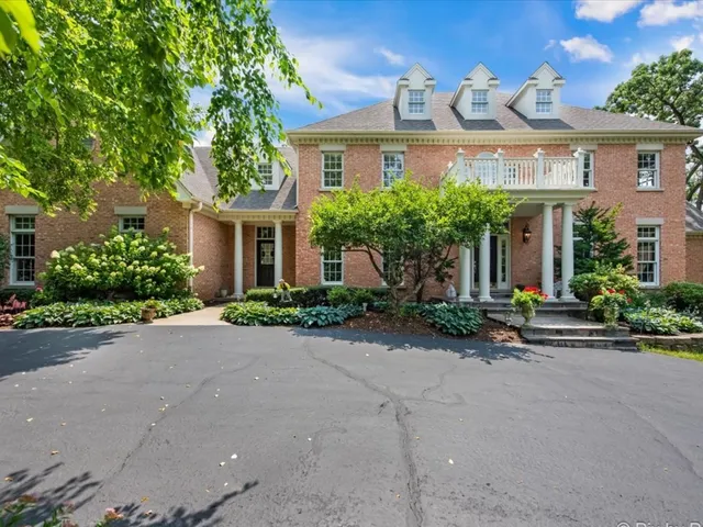 $950,000 | 6418 Carrie Court, Crystal Lake, IL 60014