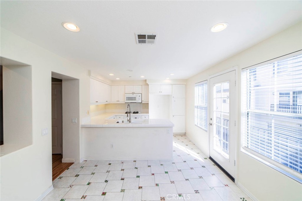 65 Chula Vista Irvine, CA 92602 - Photo 12 of 30