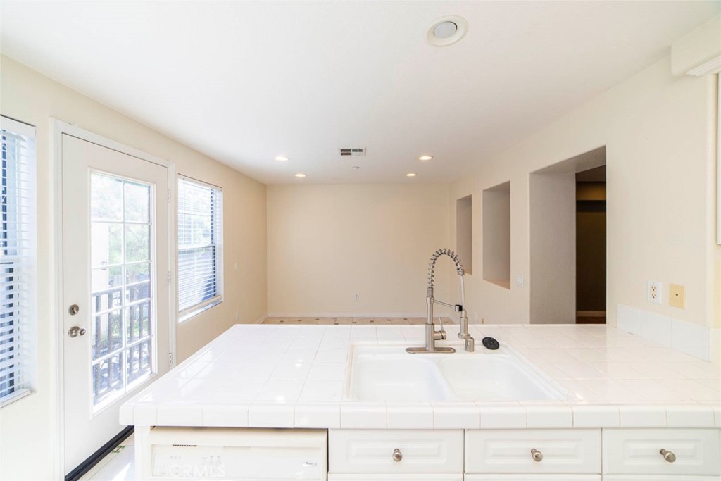 65 Chula Vista Irvine, CA 92602 - Photo 14 of 30