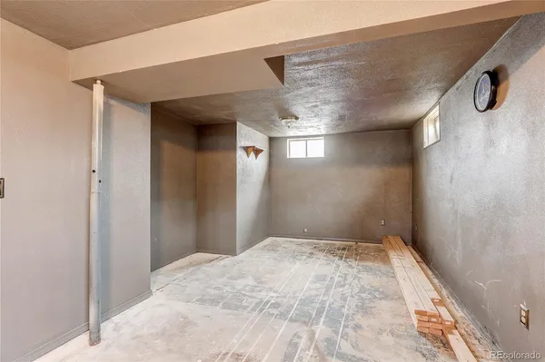 a view of empty room with window