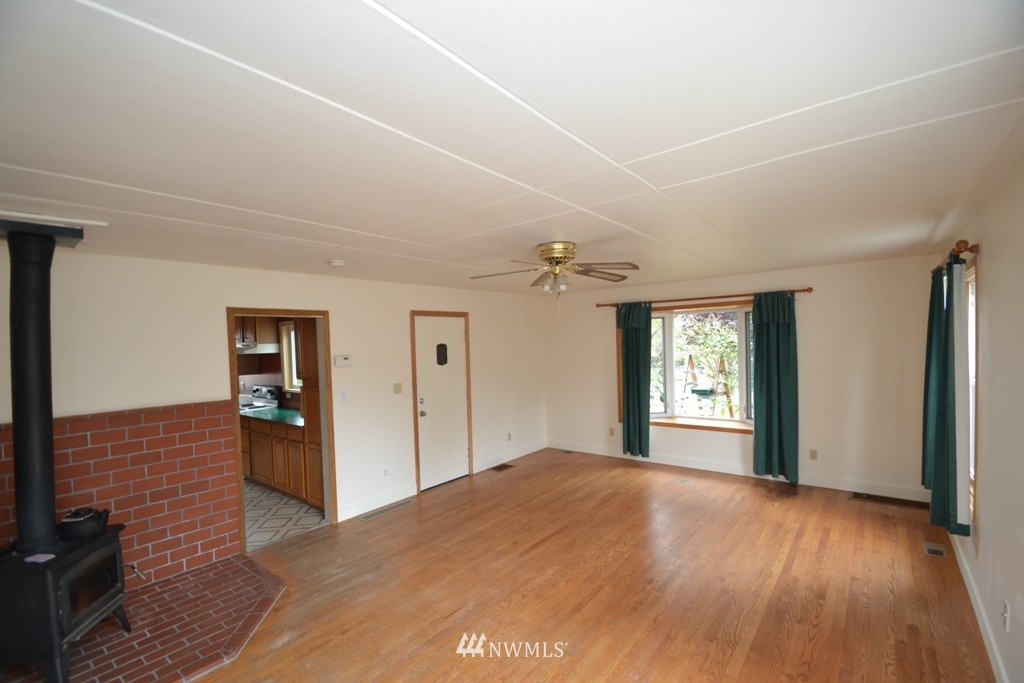 6510 Cady Road Everett, WA 98203 - Photo 3 of 25