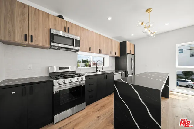 $4,125 | 6049 Craner Avenue, Unit 2, North Hollywood, CA 91606