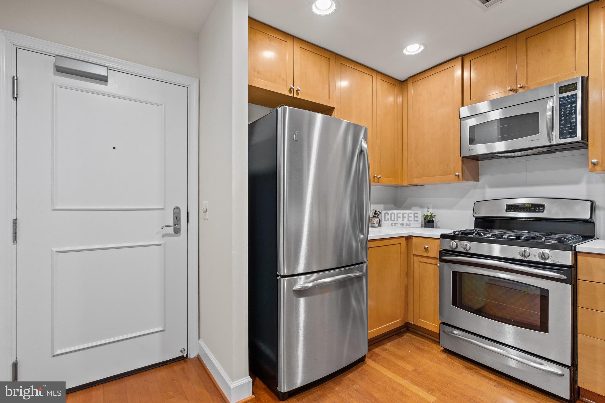 3650 South Glebe Road, Unit 1147 Arlington, VA 22202 - Photo 17 of 51 a kitchen with stainless steel appliances a refrigerator stove and microwave