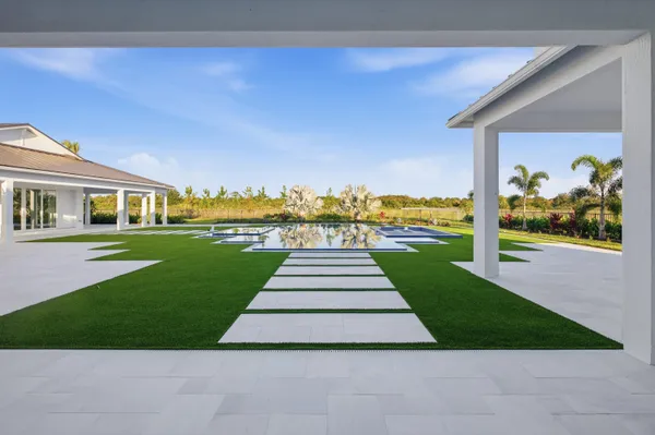 a view of house with garden