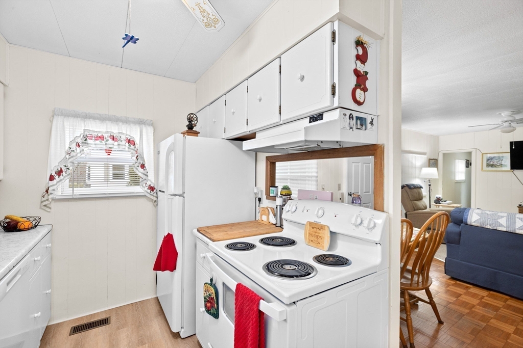 11 Timber Lane Wareham, MA 02576 - Photo 14 of 33