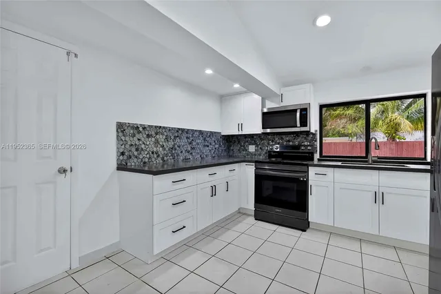 $2,750 | 524 Northeast 160th Terrace, Miami, FL 33162