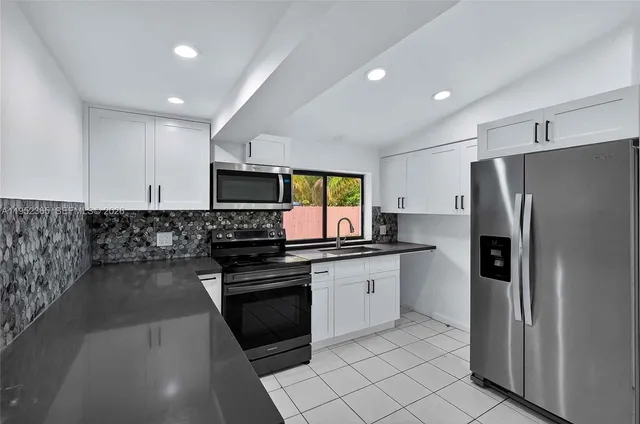 $2,750 | 524 Northeast 160th Terrace, Miami, FL 33162