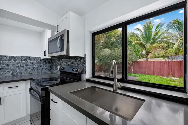 $2,750 | 524 Northeast 160th Terrace, Miami, FL 33162