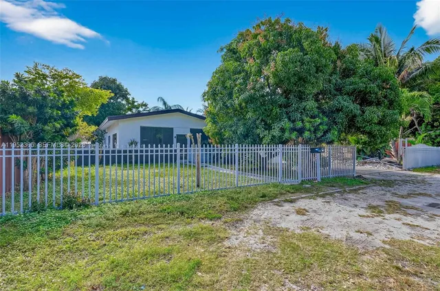 $2,750 | 524 Northeast 160th Terrace, Miami, FL 33162