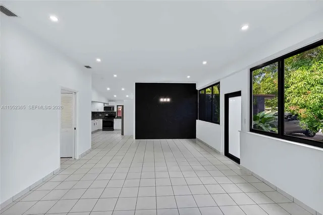 $2,750 | 524 Northeast 160th Terrace, Miami, FL 33162