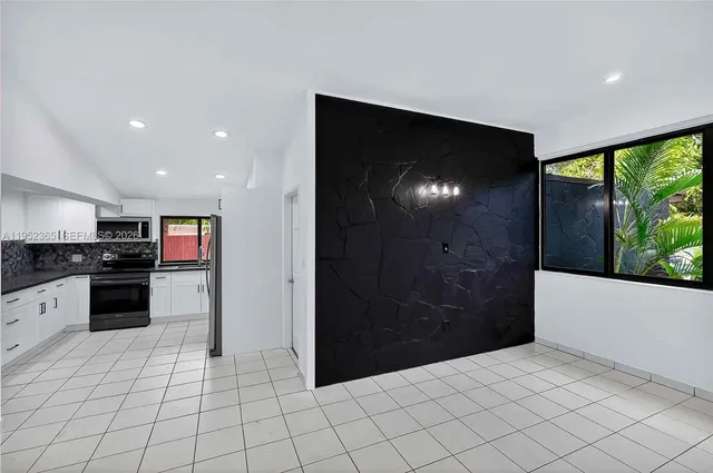 $2,750 | 524 Northeast 160th Terrace, Miami, FL 33162