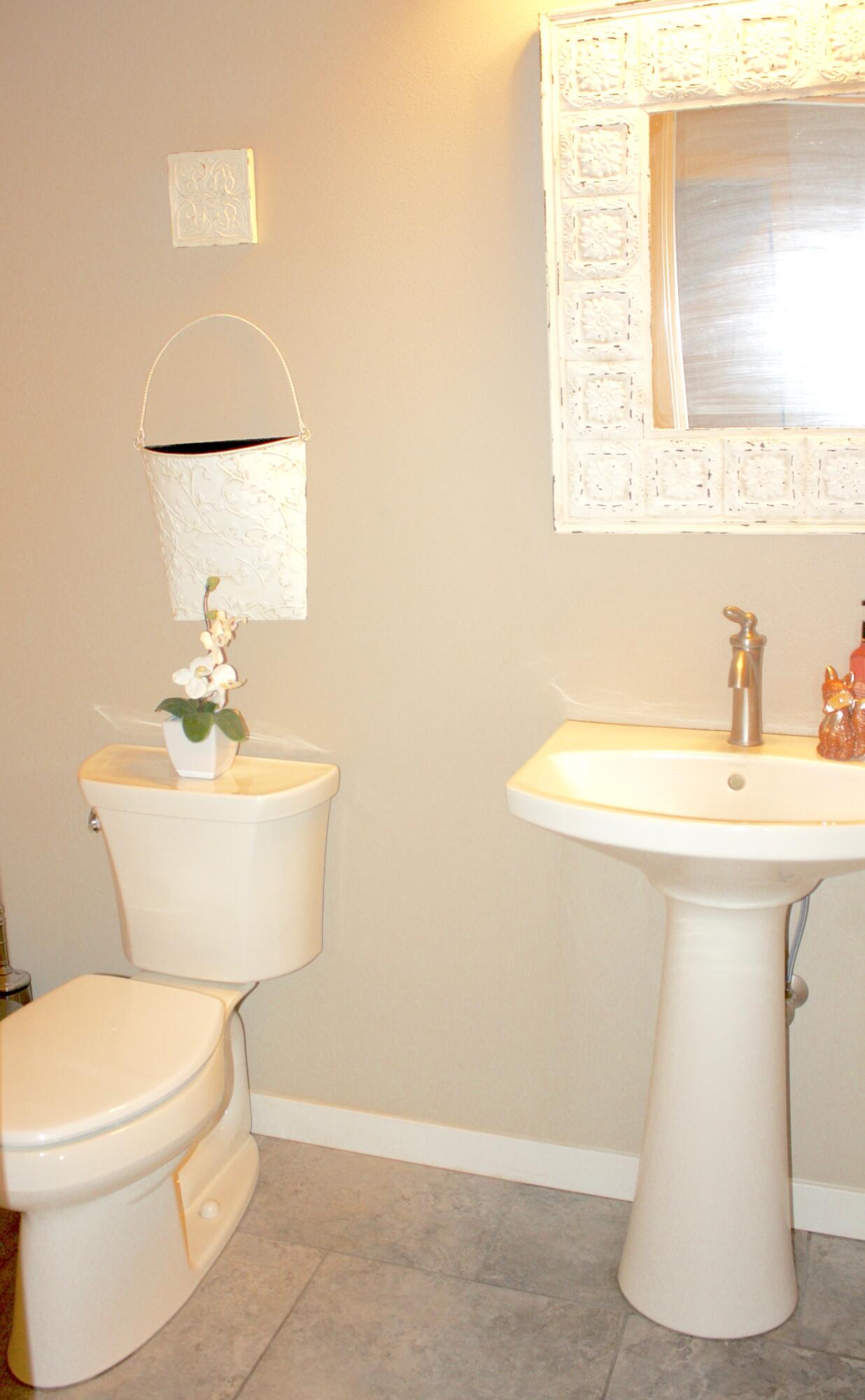 63290 Deschutes Market Road Bend, OR 97701 - Photo 26 of 48 powder room