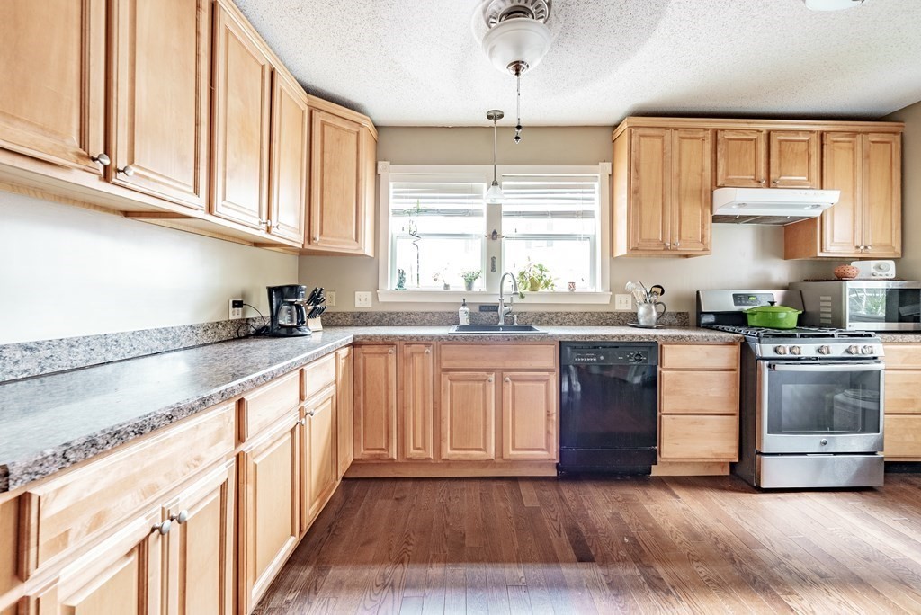 85 Trafton Road Springfield, MA 01108 - Photo 5 of 42 Gallery Image 5
