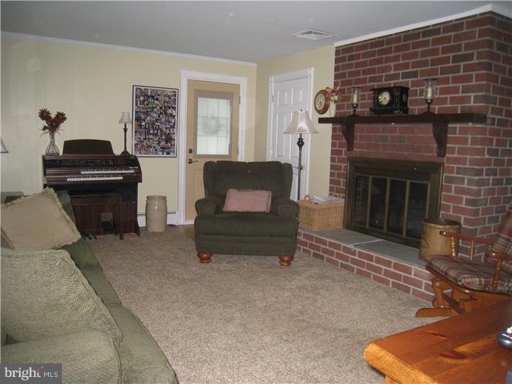 3205 Polk Road Norristown, PA 19403 - Photo 10 of 25 Family Room