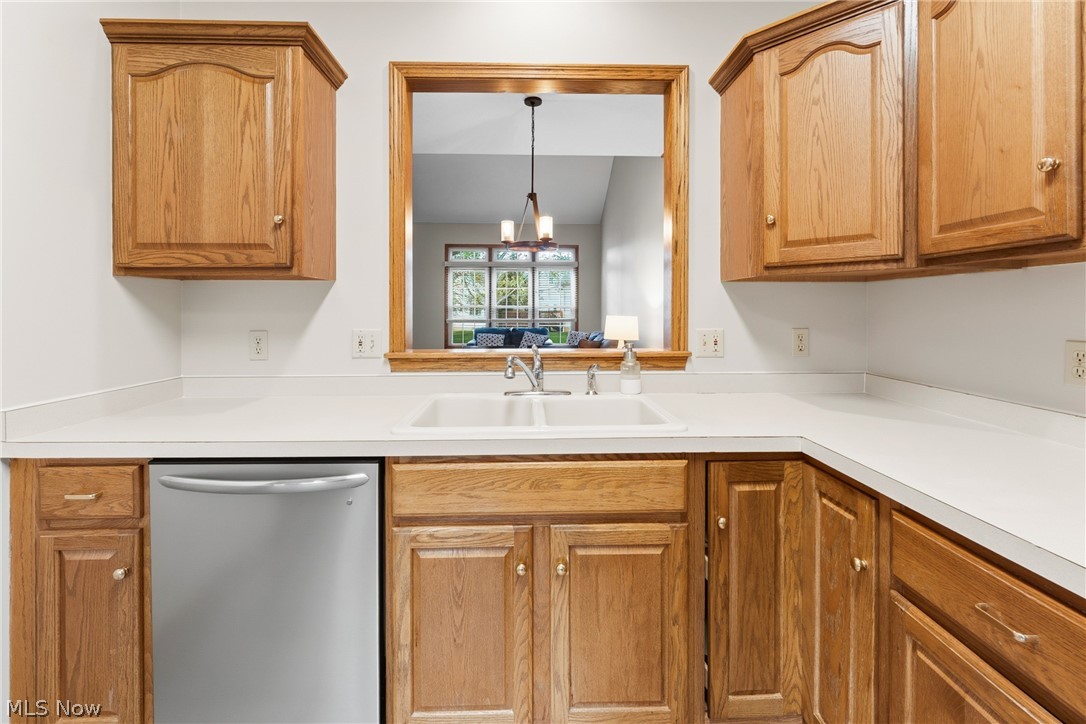2423 Charing Cross Road Northwest Canton, OH 44708 - Photo 9 of 42