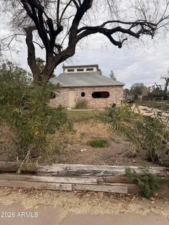 a house view with a outdoor space