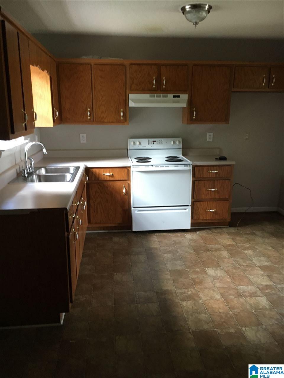 100 Hudson Avenue Oneonta, AL 35121 - Photo 2 of 10