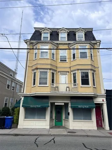 $2,900 | 235 Spring Street, Unit 2, Newport, RI 02840