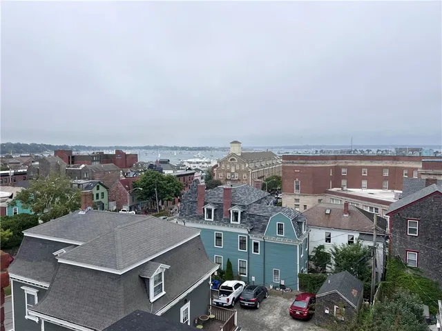 $2,900 | 235 Spring Street, Unit 2, Newport, RI 02840