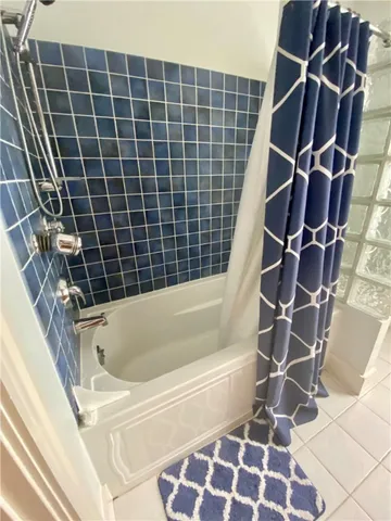 $2,900 | 235 Spring Street, Unit 2, Newport, RI 02840