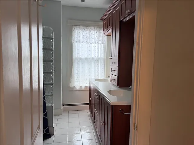 $2,900 | 235 Spring Street, Unit 2, Newport, RI 02840