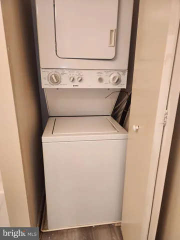 a close up view of washer and dryer