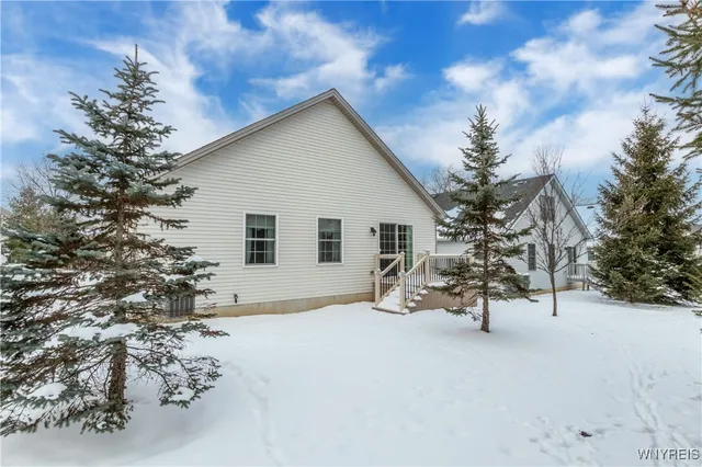 $299,900 | 53 Blossom Wood Lane, Cheektowaga, NY 14227