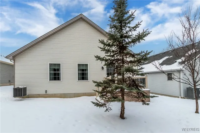 $299,900 | 53 Blossom Wood Lane, Cheektowaga, NY 14227