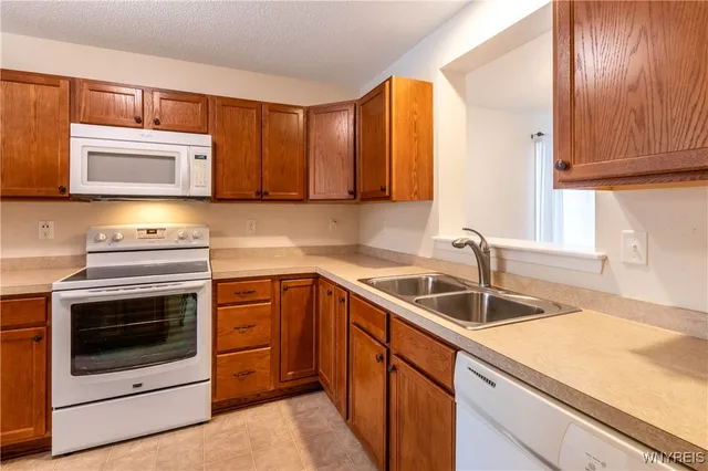 $299,900 | 53 Blossom Wood Lane, Cheektowaga, NY 14227