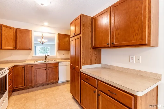 $299,900 | 53 Blossom Wood Lane, Cheektowaga, NY 14227