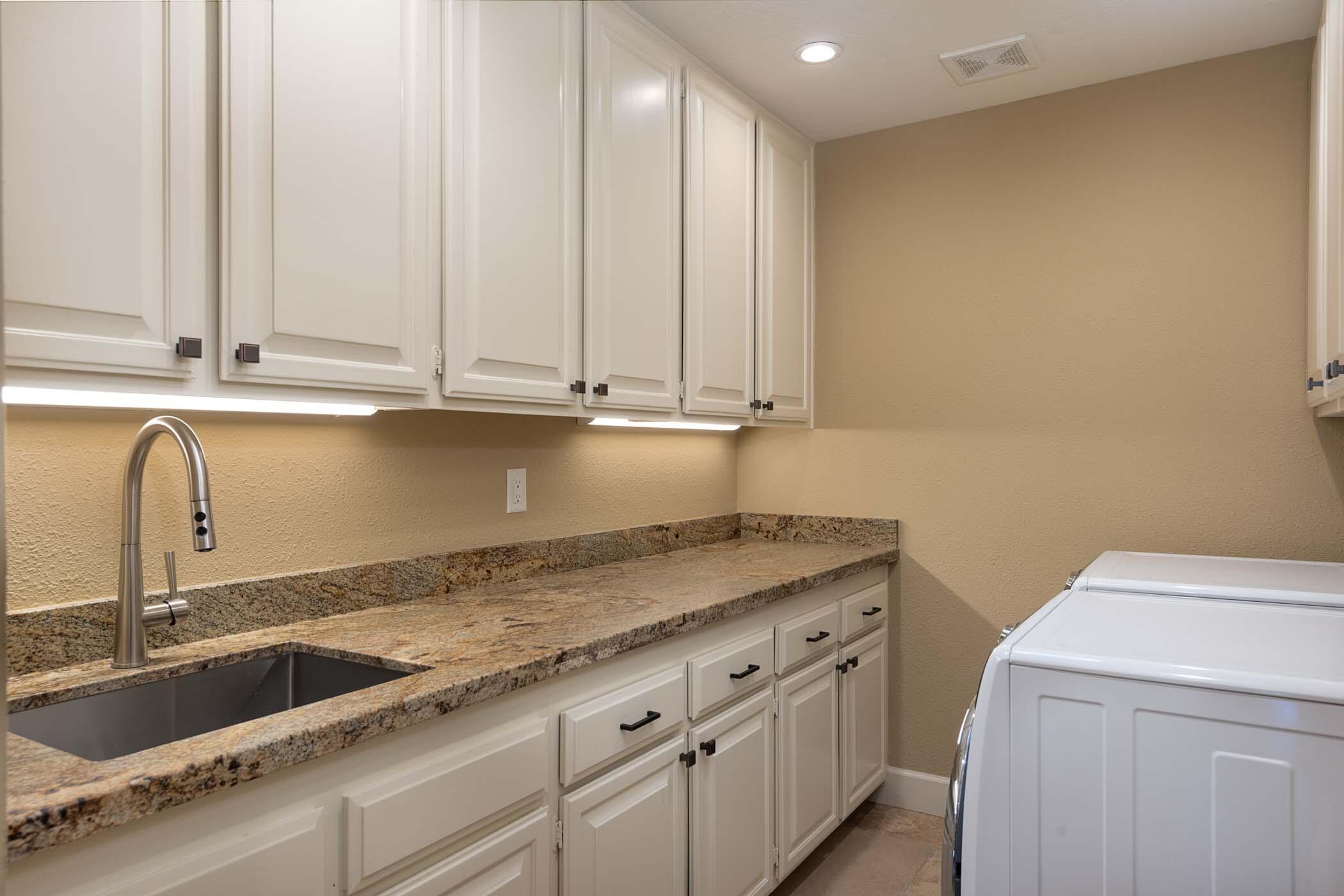 5 Briarcliff Court Rancho Mirage, CA 92270 - Photo 25 of 45 Laundry Room