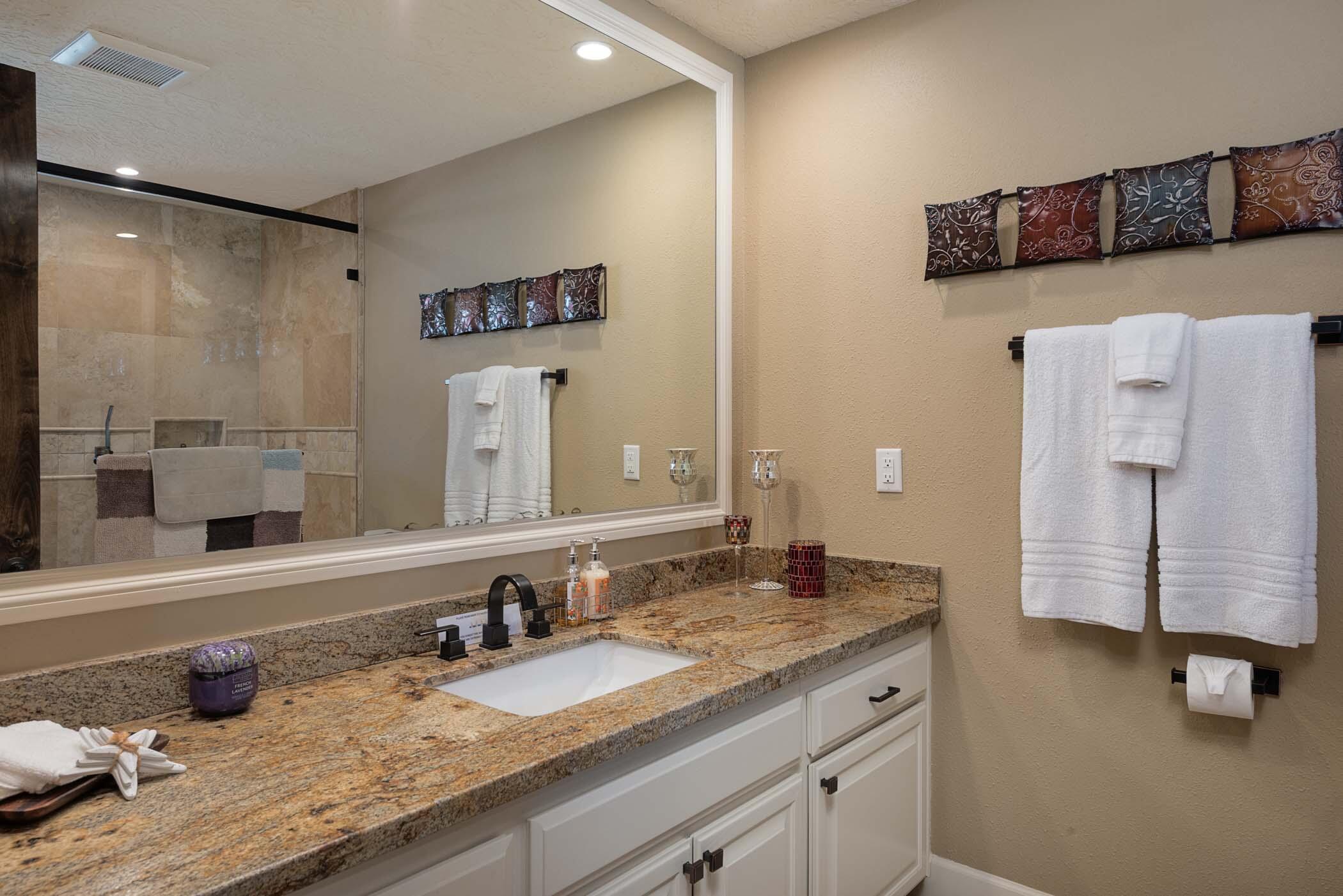 5 Briarcliff Court Rancho Mirage, CA 92270 - Photo 34 of 45 Guest Bath