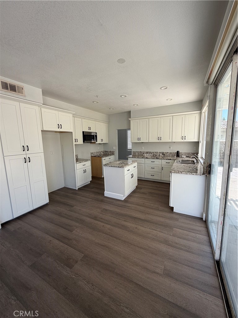 14870 Rodeo Way Fontana, CA 92336 - Photo 5 of 23