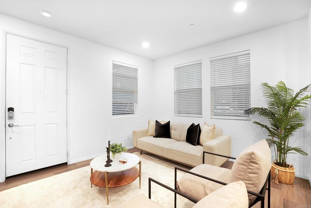 1541 Winter Lane, Unit 4 Chula Vista, CA 91915 - Photo 4 of 23 a living room with furniture and a potted plant