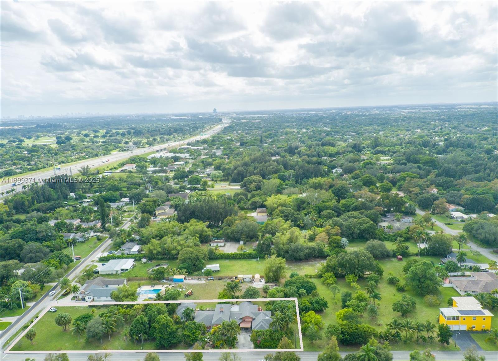 5400 Palm Tree Road Plantation, FL 33317 - Photo 4 of 8 a view of a city