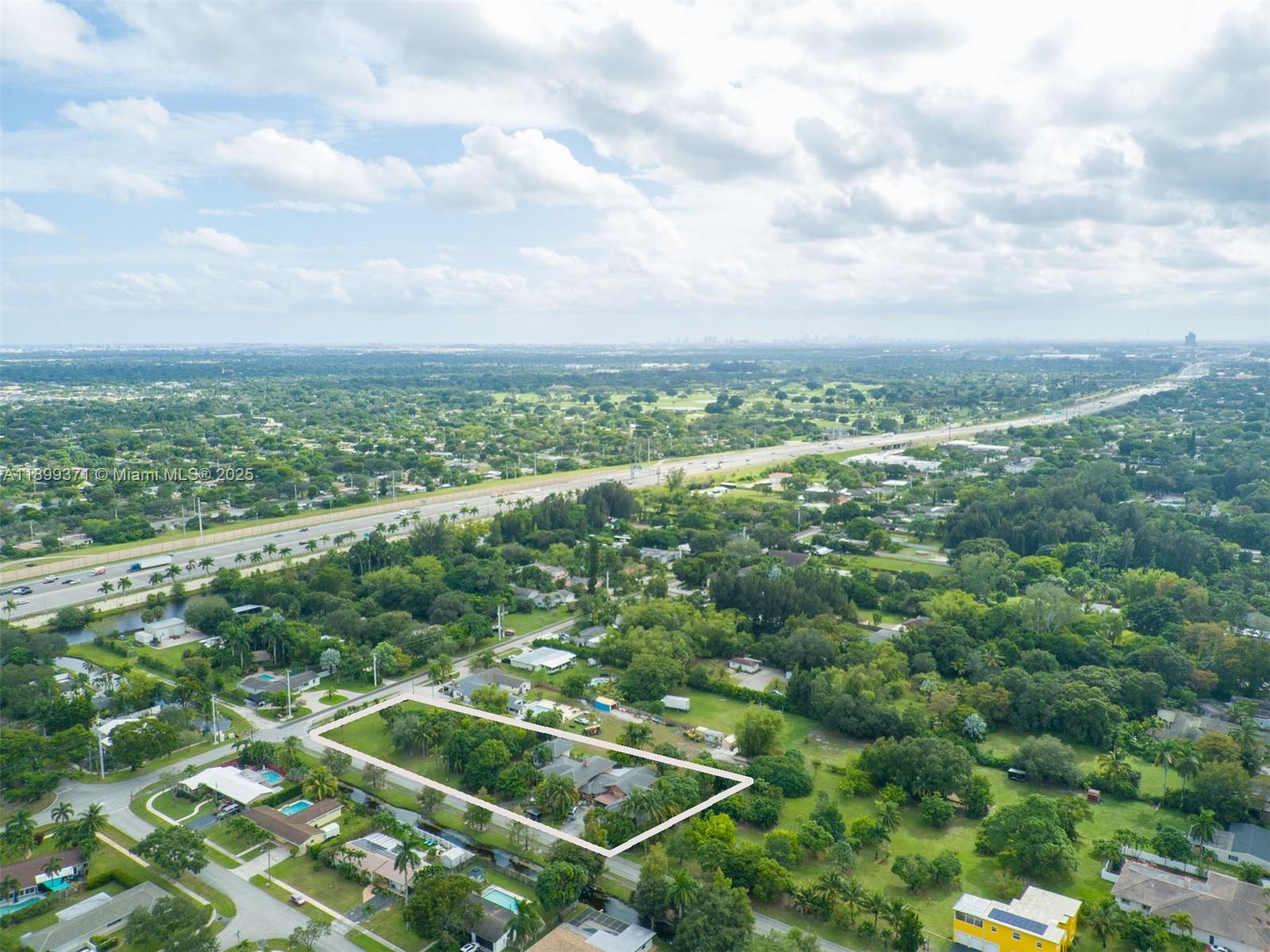 5400 Palm Tree Road Plantation, FL 33317 - Photo 5 of 8 a view of a city