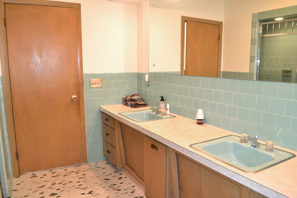 328 Angell Road Lincoln, RI 02865 - Photo 17 of 38 First floor bathroom