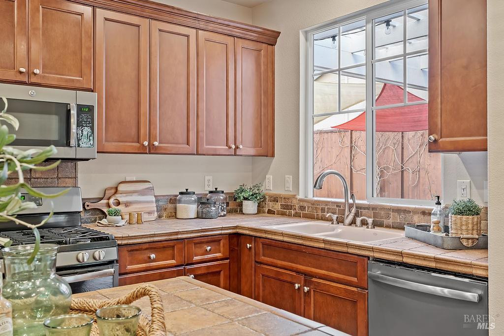 2148 Nectarine Drive Santa Rosa, CA 95404 - Photo 14 of 37